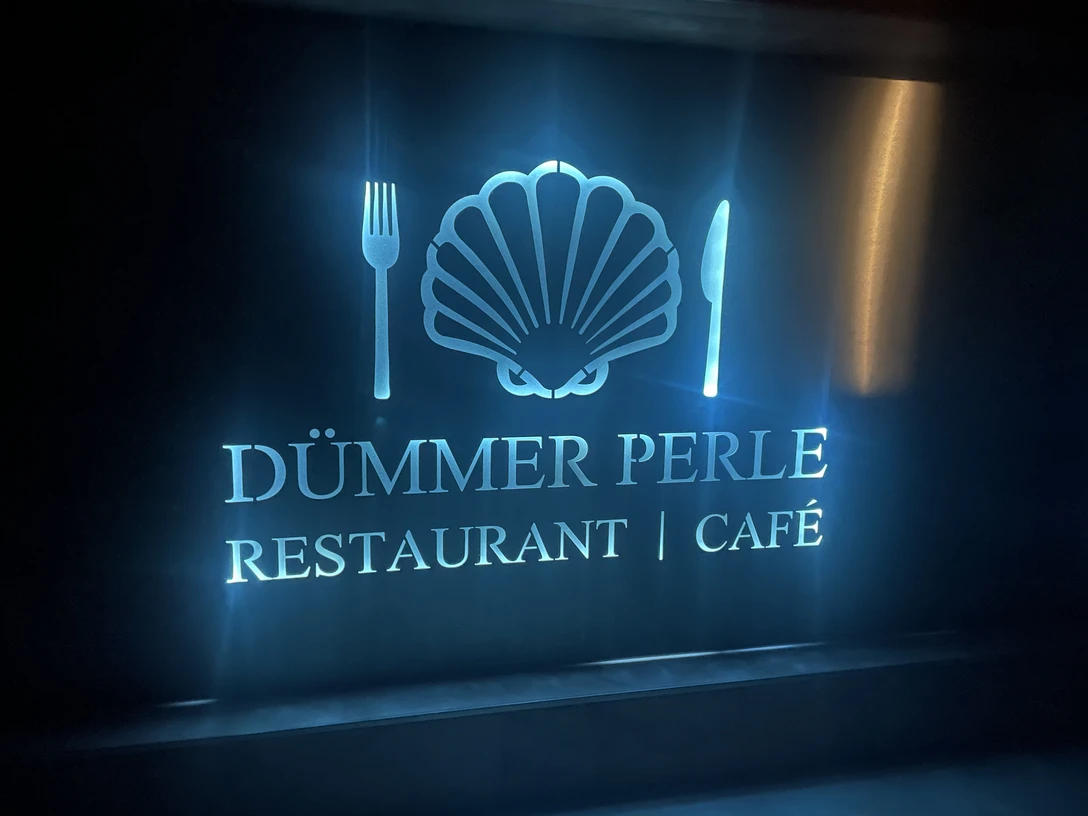 Dümmer Perle beleuchtetes Logo Theke