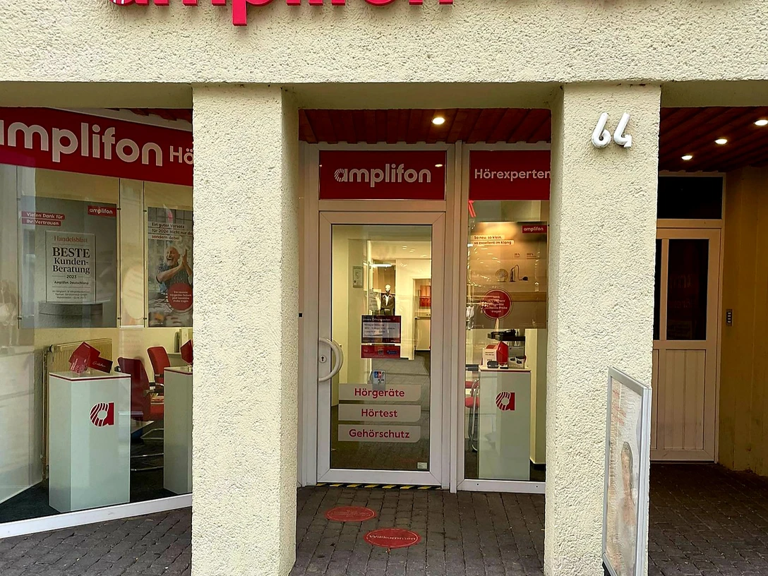 Amplifon.jpg Das Bild zeigt den Eingangsbereich der Firma Amplifon