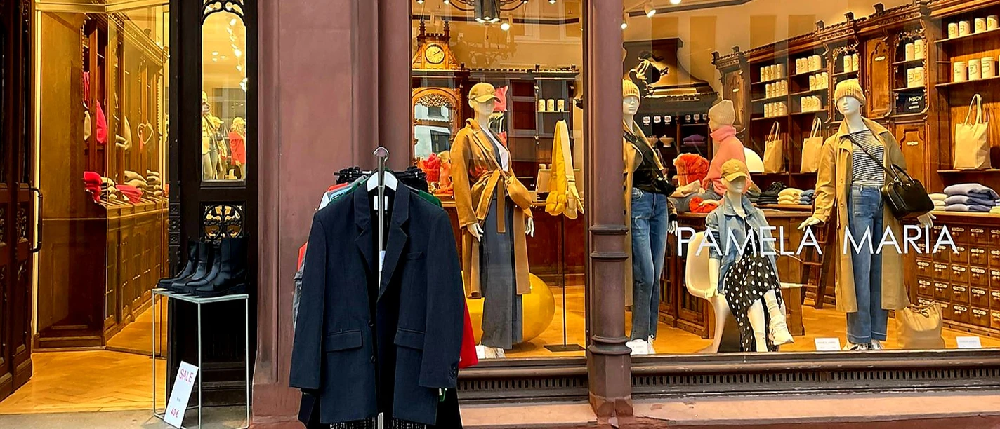 Das Bild zeigt den Eingangsbereich des Geschäfts Pamela Maria