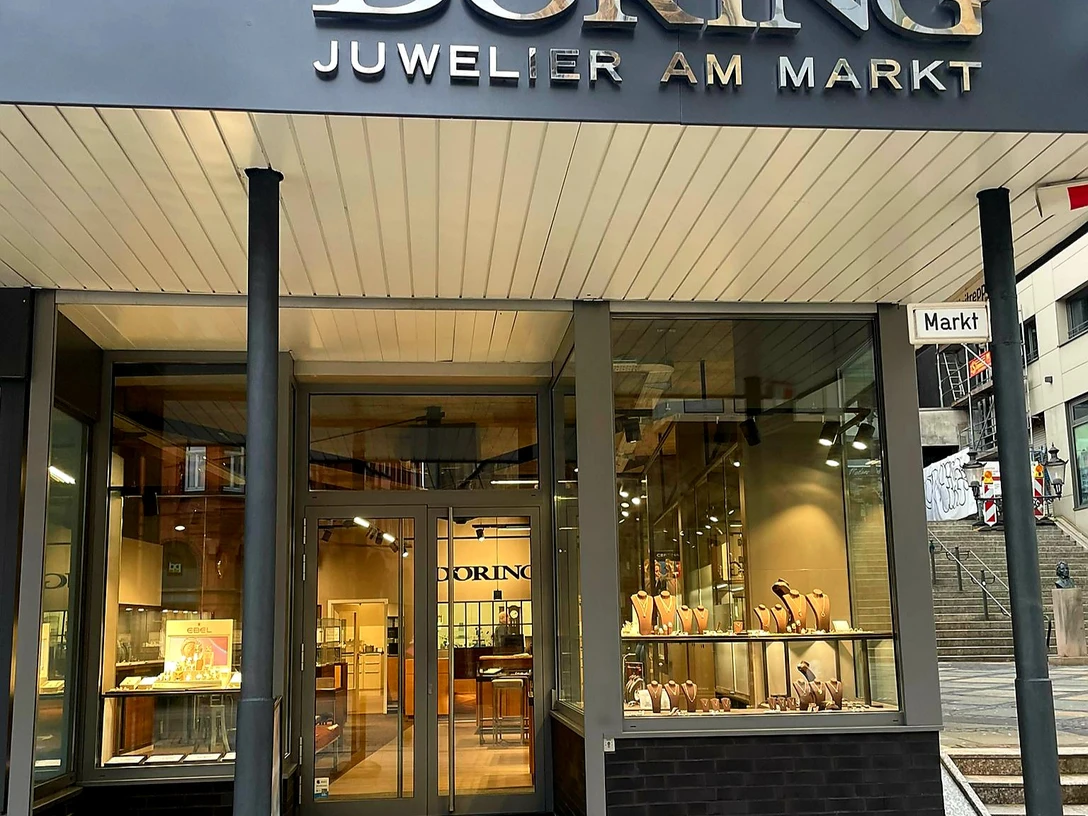 Das Bild zeigt den Eingangsbereich von Juwelier Döring