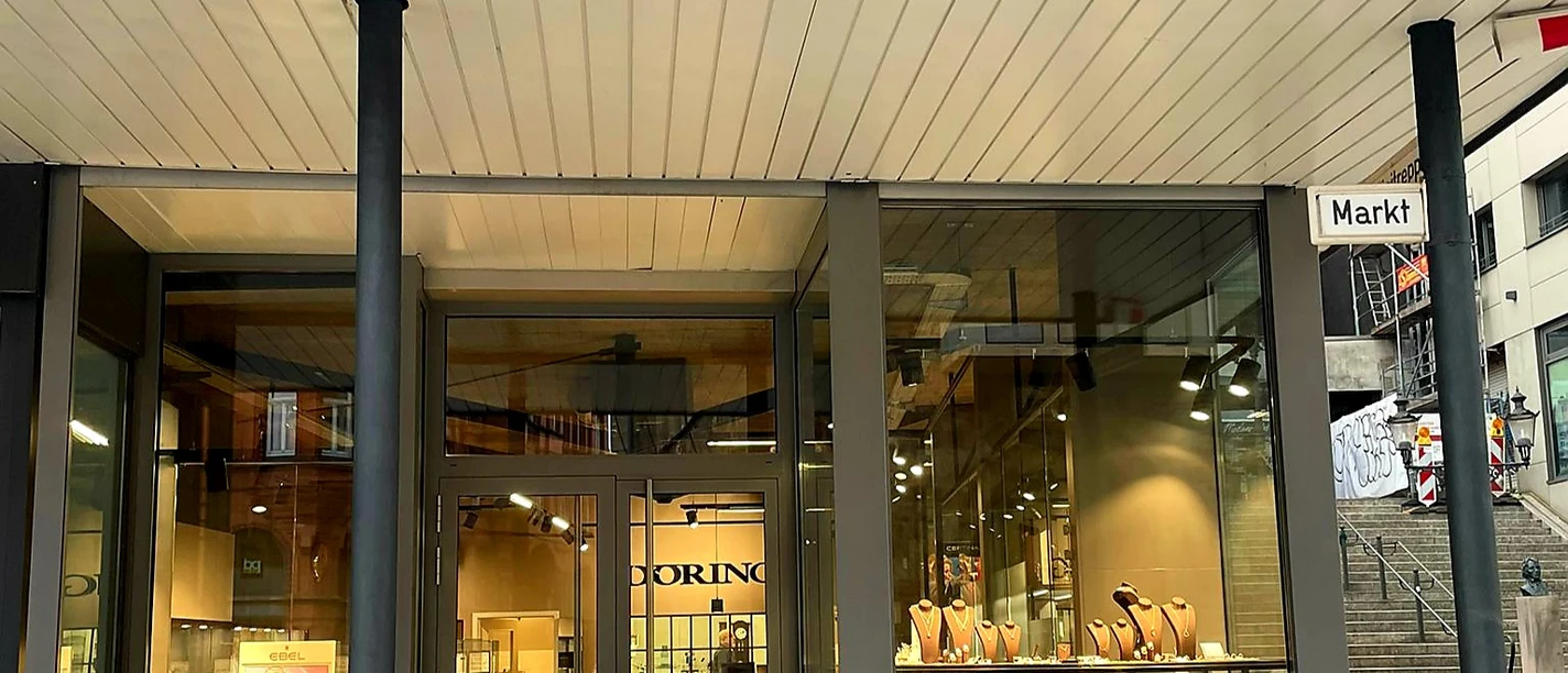 Das Bild zeigt den Eingangsbereich von Juwelier Döring
