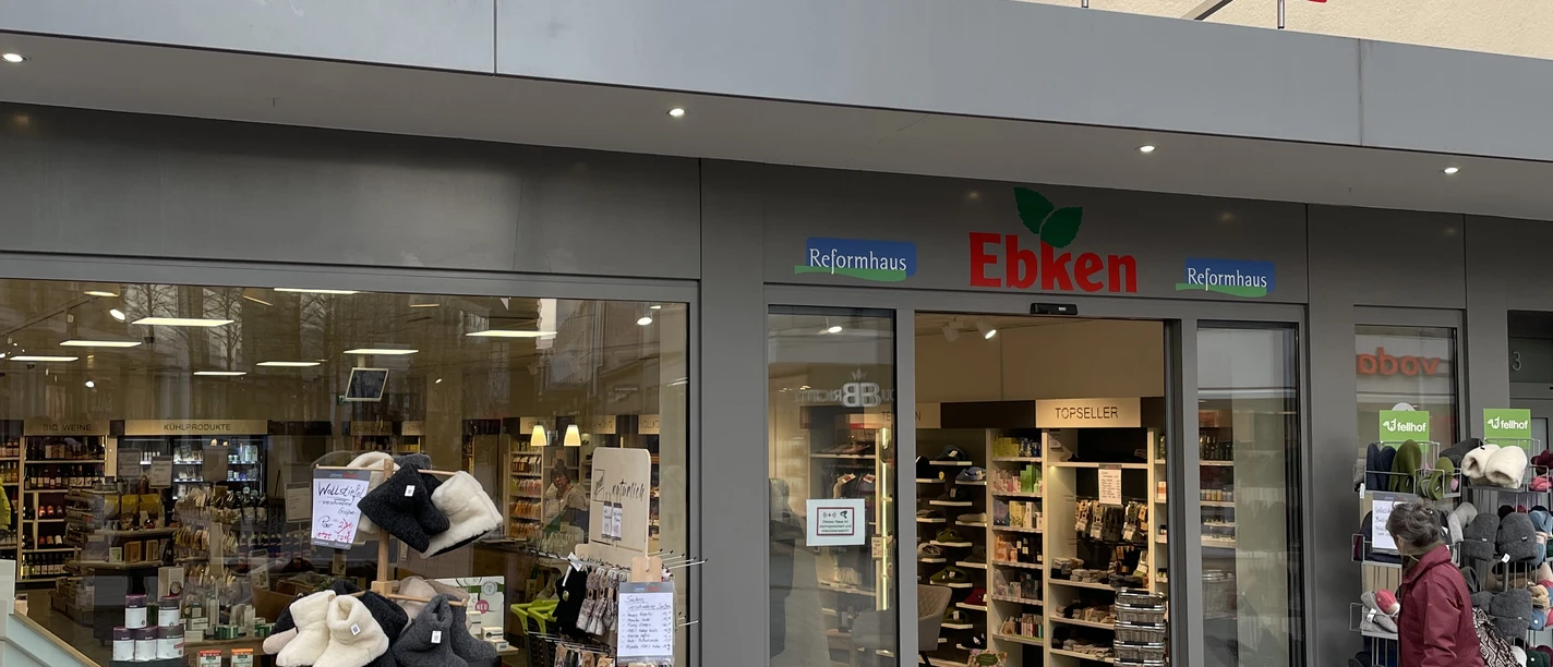 Das Bild zeigt den Eingangsbereich des Geschäftes.