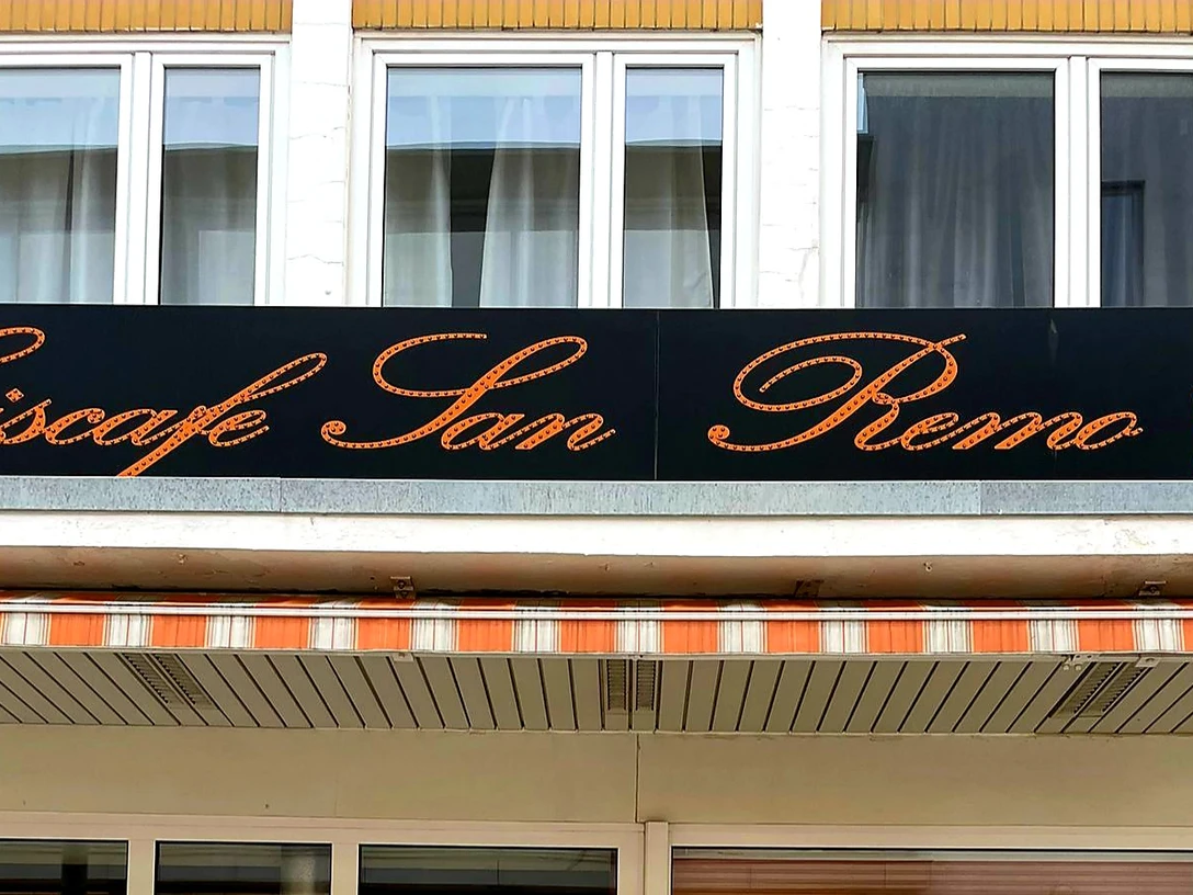 Minden - Eiscafé San Remo.jpg Das Bild zeigt den Eingangsbereich des Eiscafé San Remo.