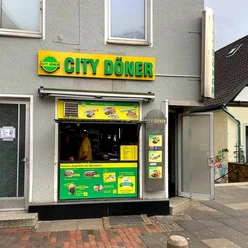 Das Bild zeigt den Eingangsbereich des Schnellrestaurants "City Döner"