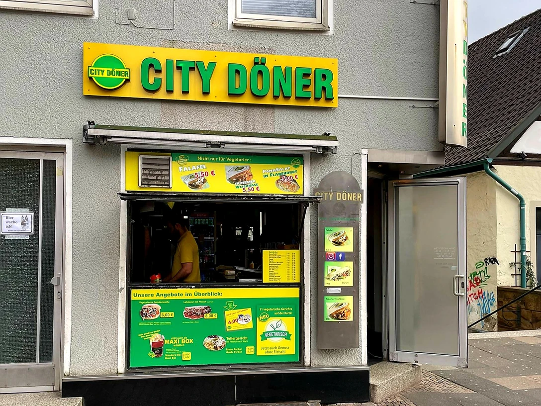 City Döner.jpg Das Bild zeigt den Eingangsbereich des Schnellrestaurants "City Döner"