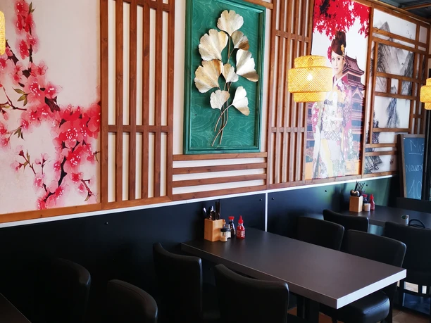 Das Bild zeigt Sitzmöglichkeiten des Restaurants.