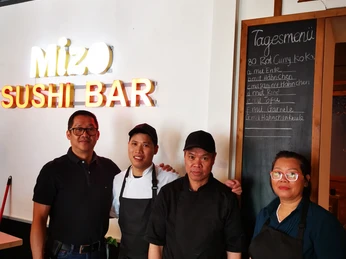 Das Bild zeigt die Mitarbeiter des Restaurants.