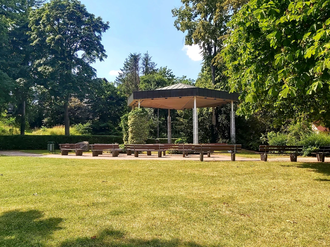 Das Bild zeigt den Musikpavilion