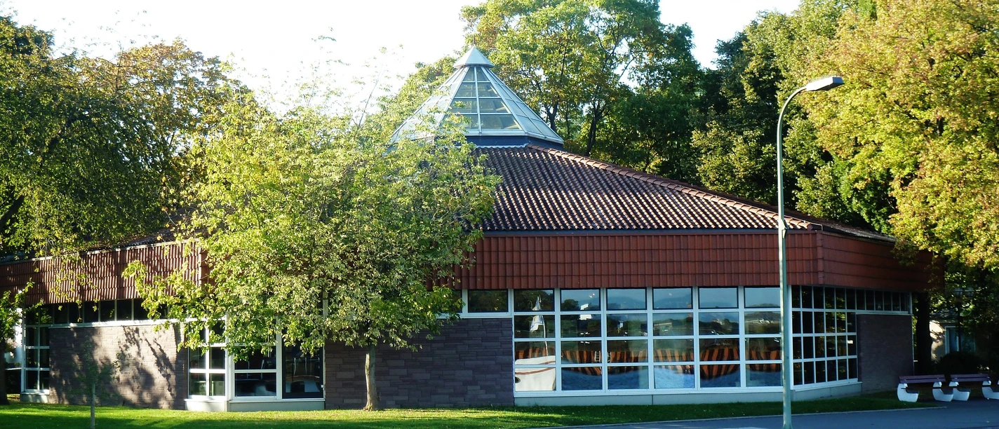 Ausstellungspavilion Schachtschleuse 012.JPG Das Bild zeigt den Ausstellungspavilion Schachtschleuse