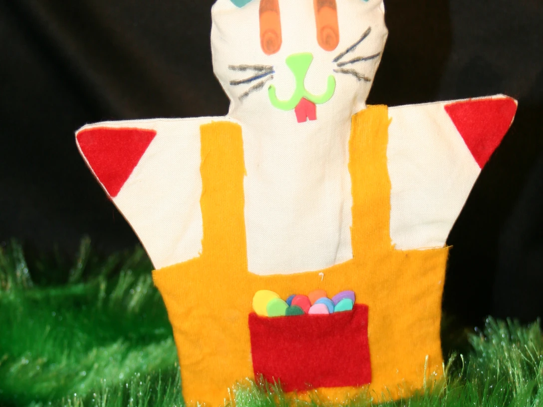 Handpuppenbau Ostern.JPG