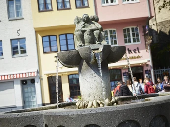 Kölner Altstadt Nahaufnahme Brunnen in AltstadtClose-up of fountain in old town