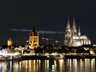 Köln bei Nacht Skyline mit Kölner Dom bei Nacht