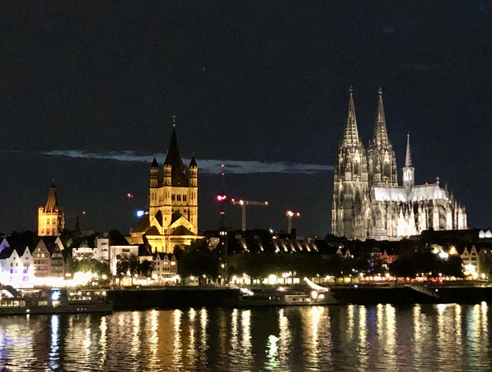 Köln bei Nacht Skyline mit Kölner Dom bei NachtSkyline with Cologne Cathedral at night