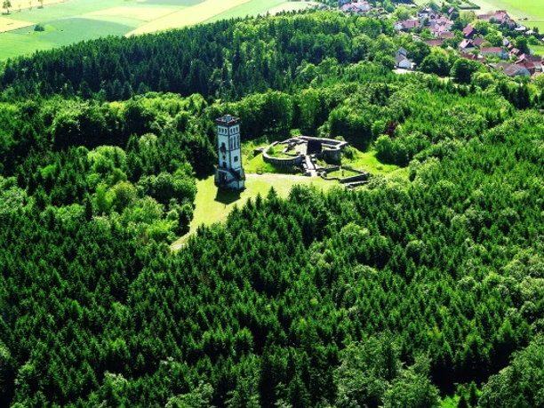 Goldhausen mit Burgruine