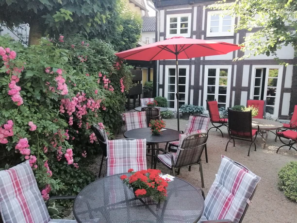 Salzkotten_Cafe Hölter_Gartencafe.jpg