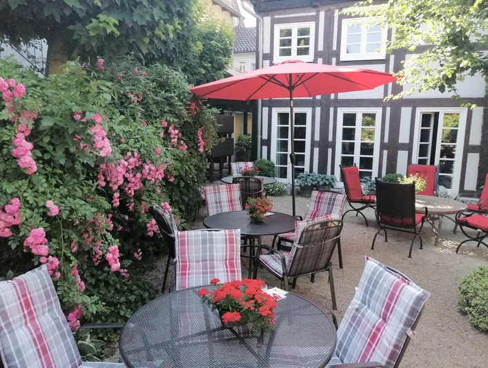 Salzkotten_Cafe Hölter_Gartencafe.jpg