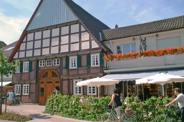 Salzkotten_Cafe Hölter_Front ohne Schilder.jpg