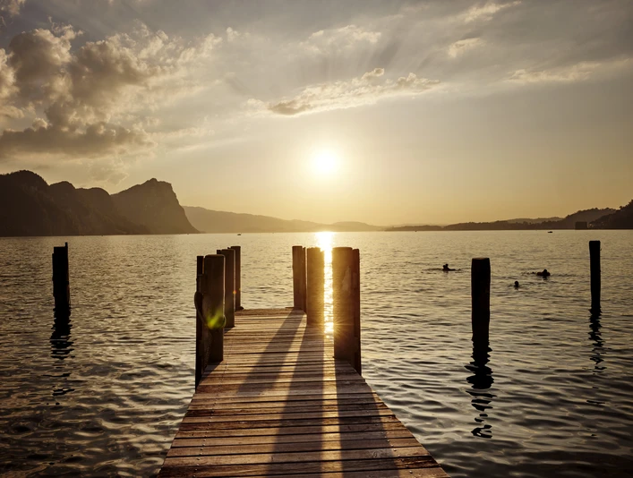 Kurpark in Vitznau Sonnenuntergang im Kurpark Sunset in the Kurpark Coucher de soleil dans le Kurpark