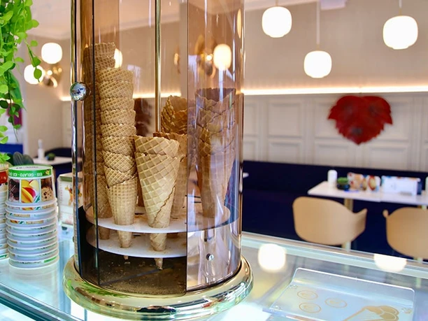 Chocolaterie-Marloes-Uelsen-Eiscafe-1.jpg