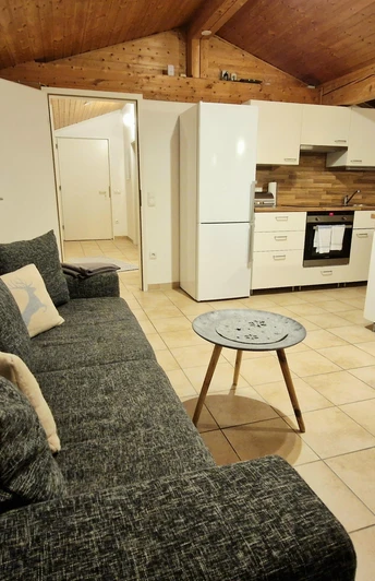 Wohnzimmer mit Blick auf Küche