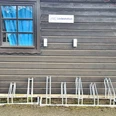 Ankerplatz Fahrradständer und Ladestation 1.jpg Fahrradständer und zwei Steckdosen für das Laden von E-Bikes.