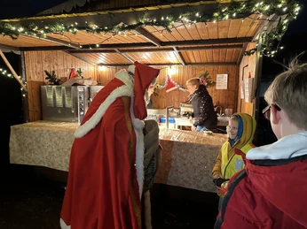 Nikolaus auf dem Riemsloher Weihnachtsmarkt