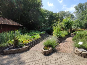 Nutz- und Wandelgarten Kösterhof2