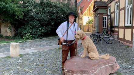 frank_schroeter_nachtwächter_choco-3-web-2.jpg Nachtwächter mit seinem Hund Choco