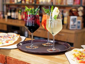 Aperos und Flammkuchen auf der Theke