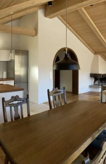 Küche und Essplatz im großen Wohnraum