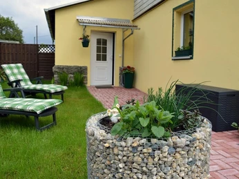 Eingang und Liegewiese