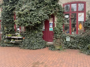 Das Bild zeigt ebenfalls den Eingangsbereich.