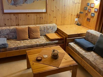 2 Neu gepolsterte Sofas