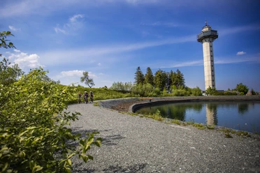 Hochheideturm und Bergsee auf dem Ettelsberg