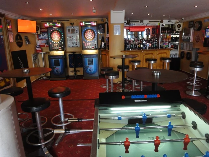 Liquid Soul Bar Blick auf die Dartsscheiben im Liquid SoulView of the dartboards at Liquid SoulVue sur les cibles de fléchettes à Liquid Soul