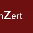 Konzert.jpg Roter Hintergrund mit großem weißen Text "KonZert", wobei das "Z" hervorgehoben ist.