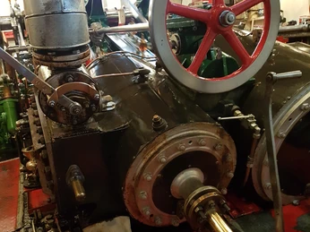 ©Dorothee Meyer (3).jpg Blick in das Innere des Kaiser Wilhelm