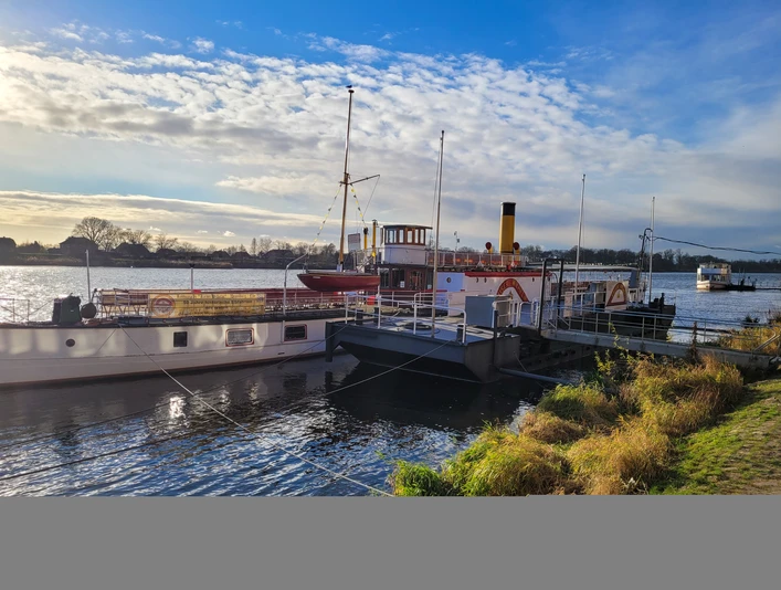 KaiserWilhelm©Dorothee Meyer (13).jpg Der Raddampfer Kaiser Wilhelm liegt vor Lauenburg