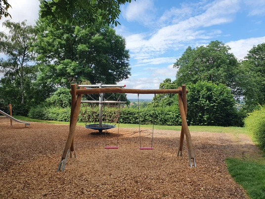Spielplatz Schloss 2.jpg