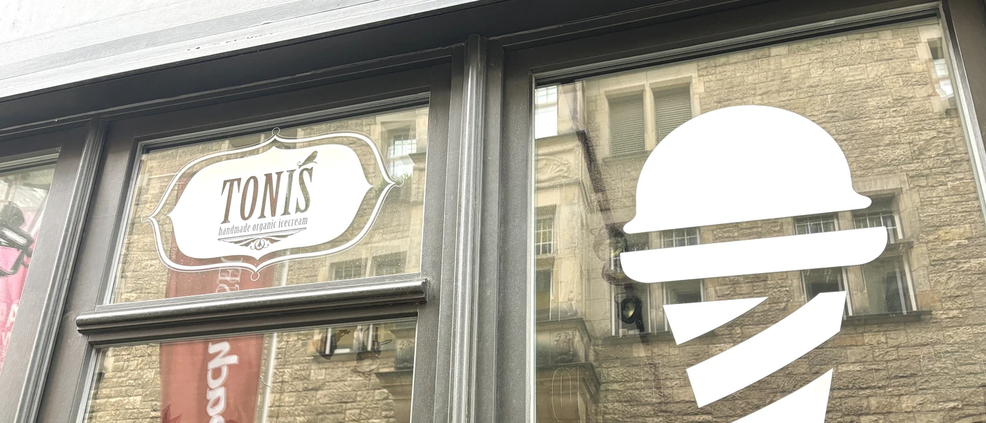 Tonis organic ice cream - Essen mit Kind in Leipzig Tonis organic ice cream befindet sich gegenüber der historischen Thomaskirche.