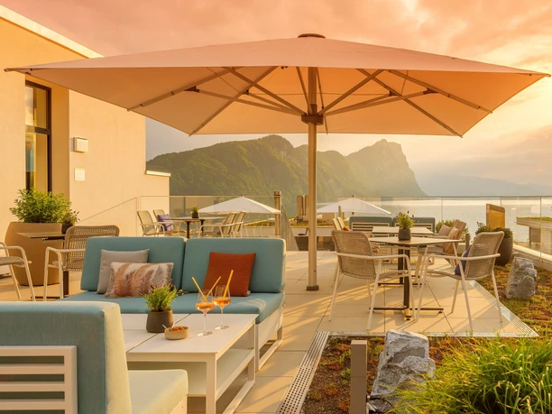 Rooftop Bar, Das Morgen Vue sur le Bürgenstock depuis le Rooftop Bar