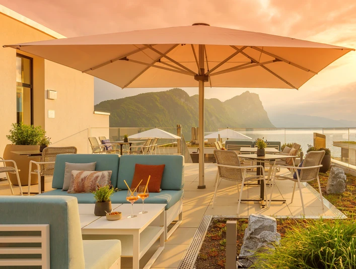 Rooftop Bar, Das Morgen Sicht von der Rooftop Bar zum BürgenstockView from the rooftop bar to the BürgenstockVue sur le Bürgenstock depuis le Rooftop Bar