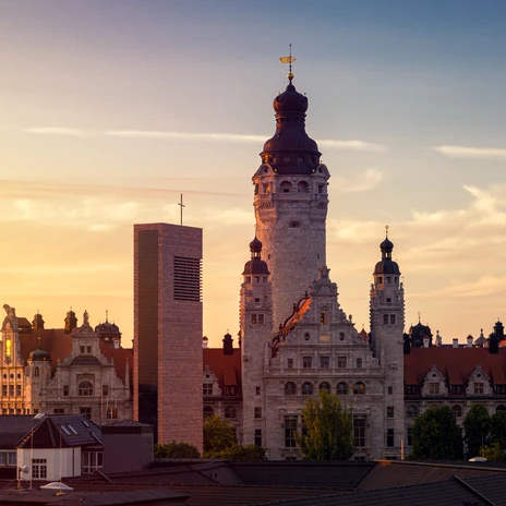 Sonnenuntergang hinter dem Neuen Rathaus Leipzig - Architektur in Leipzig