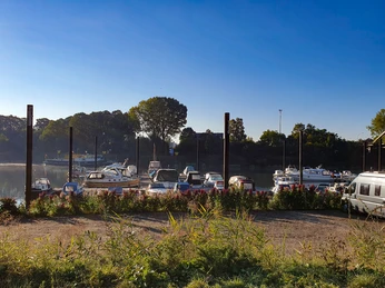 Yachthafen Marina 2020©Dorothée Meyer (39).jpg Sportboote im Yachthafen Marina Lauenburg