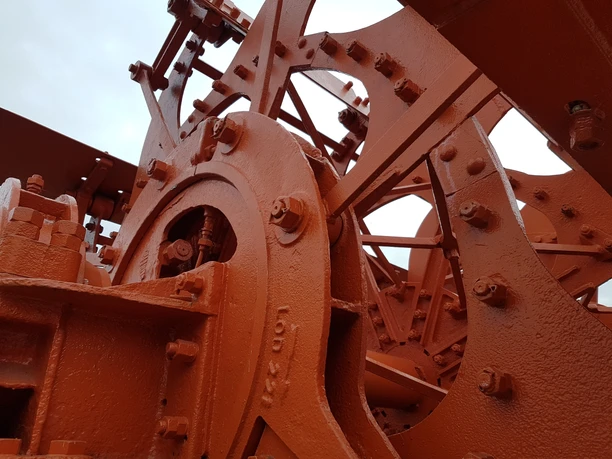 Schaufelrad LöLa©Dorothee Meyer (4).jpg Schaufelrad des Heckradmotorschleppers SLAPY