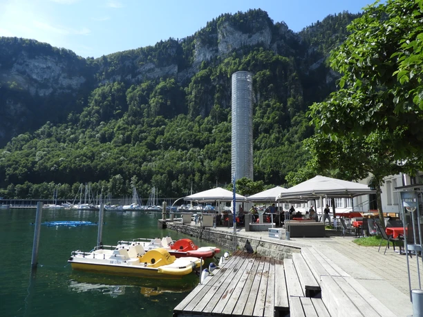 Glasi-Bar au bord du lac