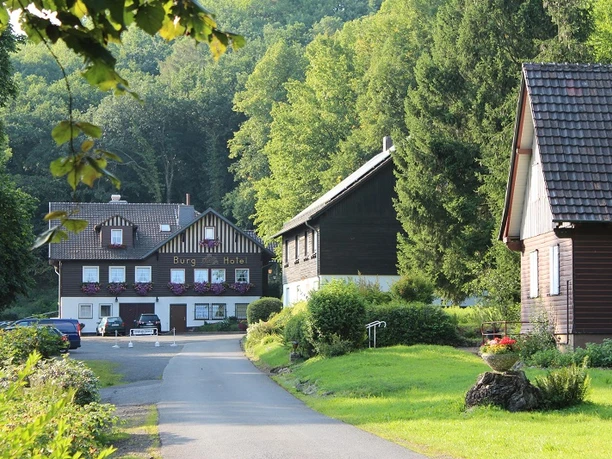 Blick auf Burg-Hotel.jpg