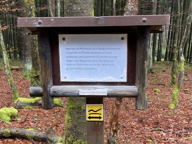 Waldschmiedeschild am W6