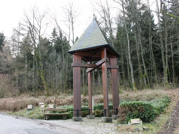 Glockenturm und Mahntafeln Esshoff Glockenturm und Mahntafeln Esshoff