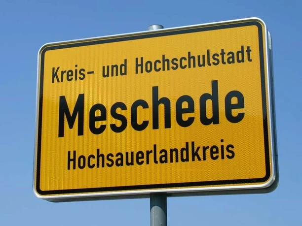 Kreis- und Hochschulstadt Meschede, Ortsschild